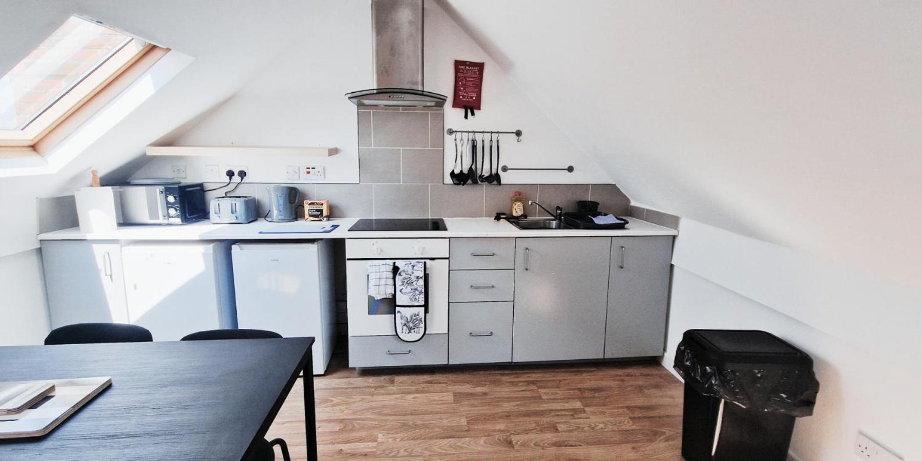 Cozy In Modern House Near Appartamento